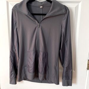 Women’s gray Under Armour super zip up lightweight running jacket